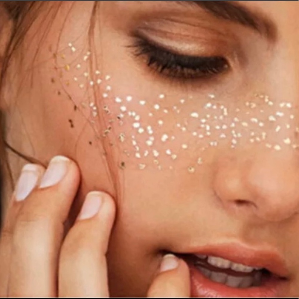 🌟 Face tattoo - gold freckles and stars